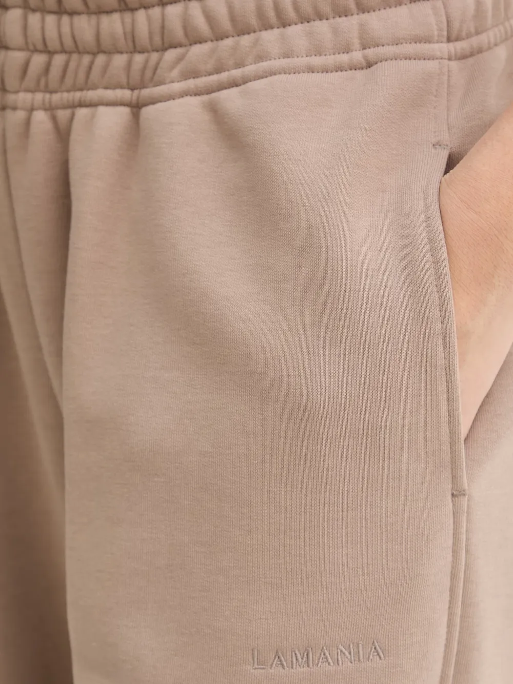La Mania Axel elastische trainingsbroek met geborduurd logo Beige