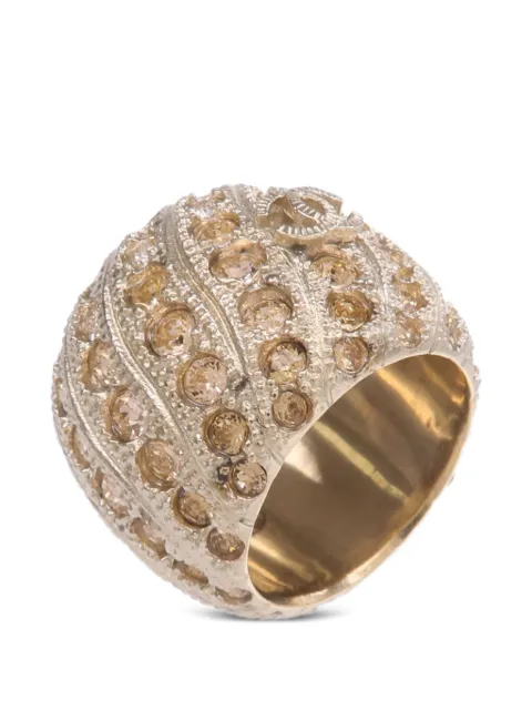 CHANEL Pre-Owned anillo con detalles de cristal y logo CC
