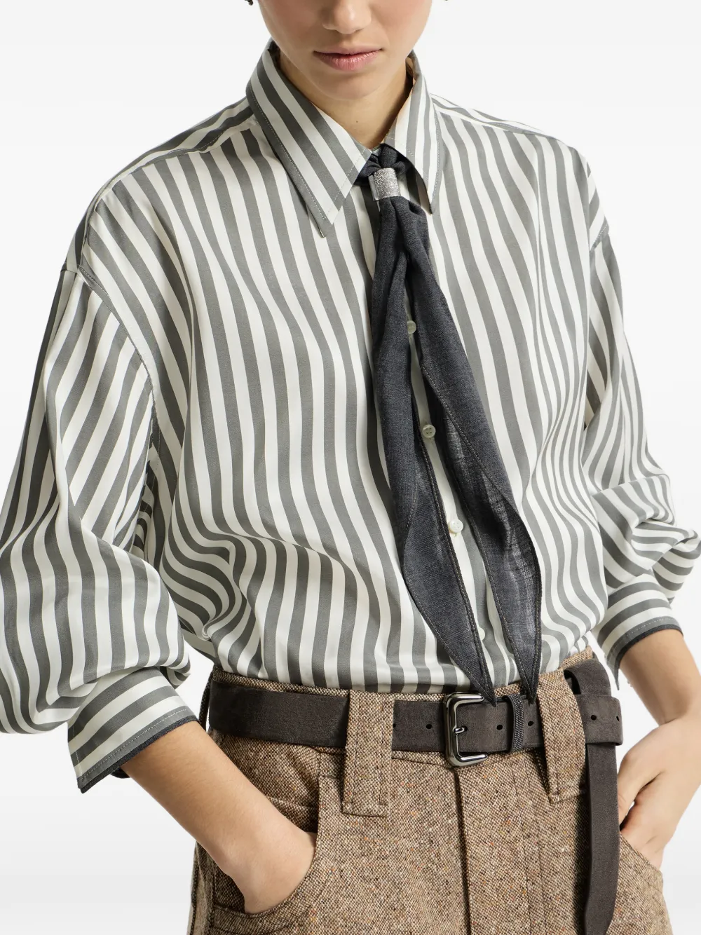 Brunello Cucinelli Gestreept zijden popeline overhemd met scheerwol foulard Wit