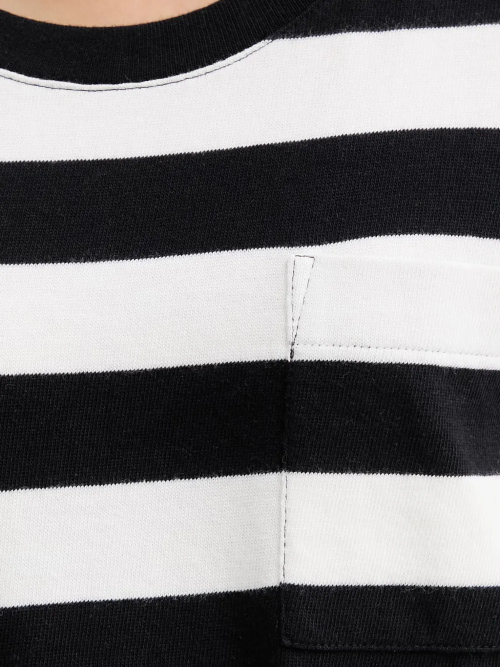 Marc O'Polo T-shirt met gestreepte zak Zwart