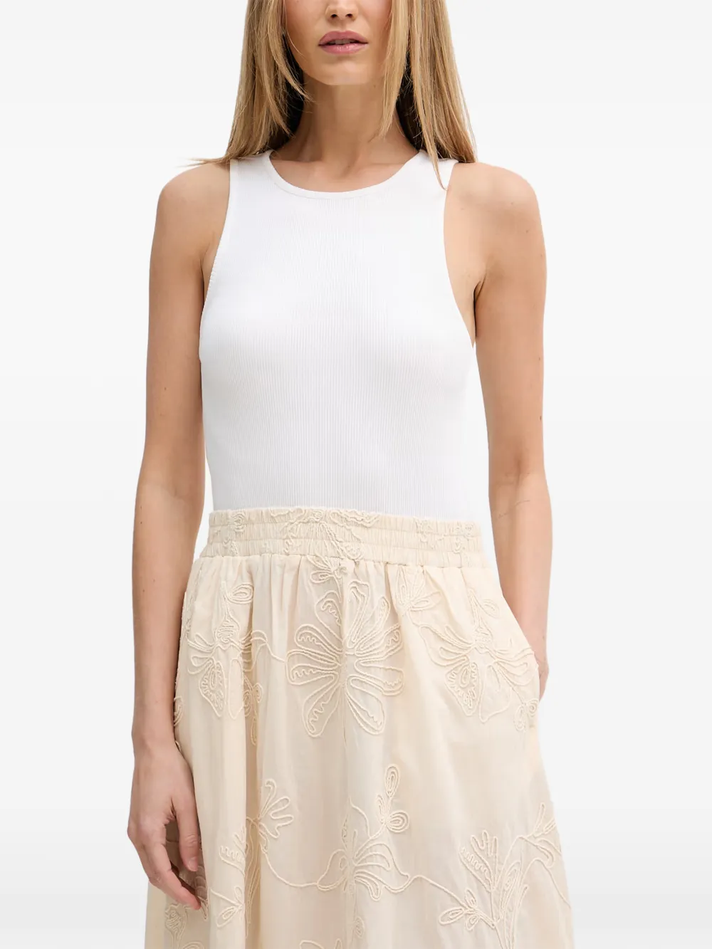 Benetton robe courte sans manches à fleurs brodées - Tons neutres Benetton robe courte sans manches à fleurs brodées - Tons neutres