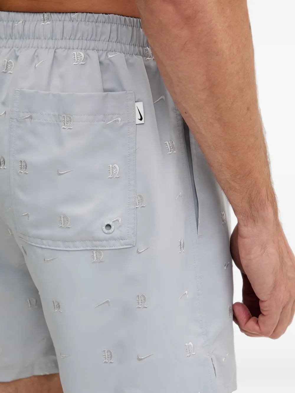 Nike logo-embroidered drawstring swim shorts Grijs