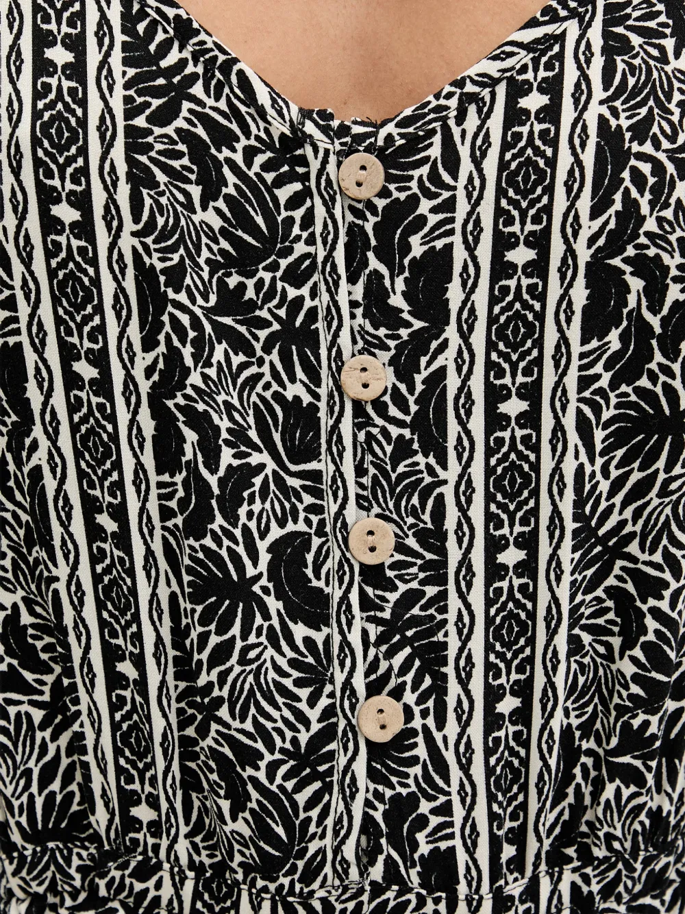 Rip Curl Molokai floral-print button-up maxi dress Zwart