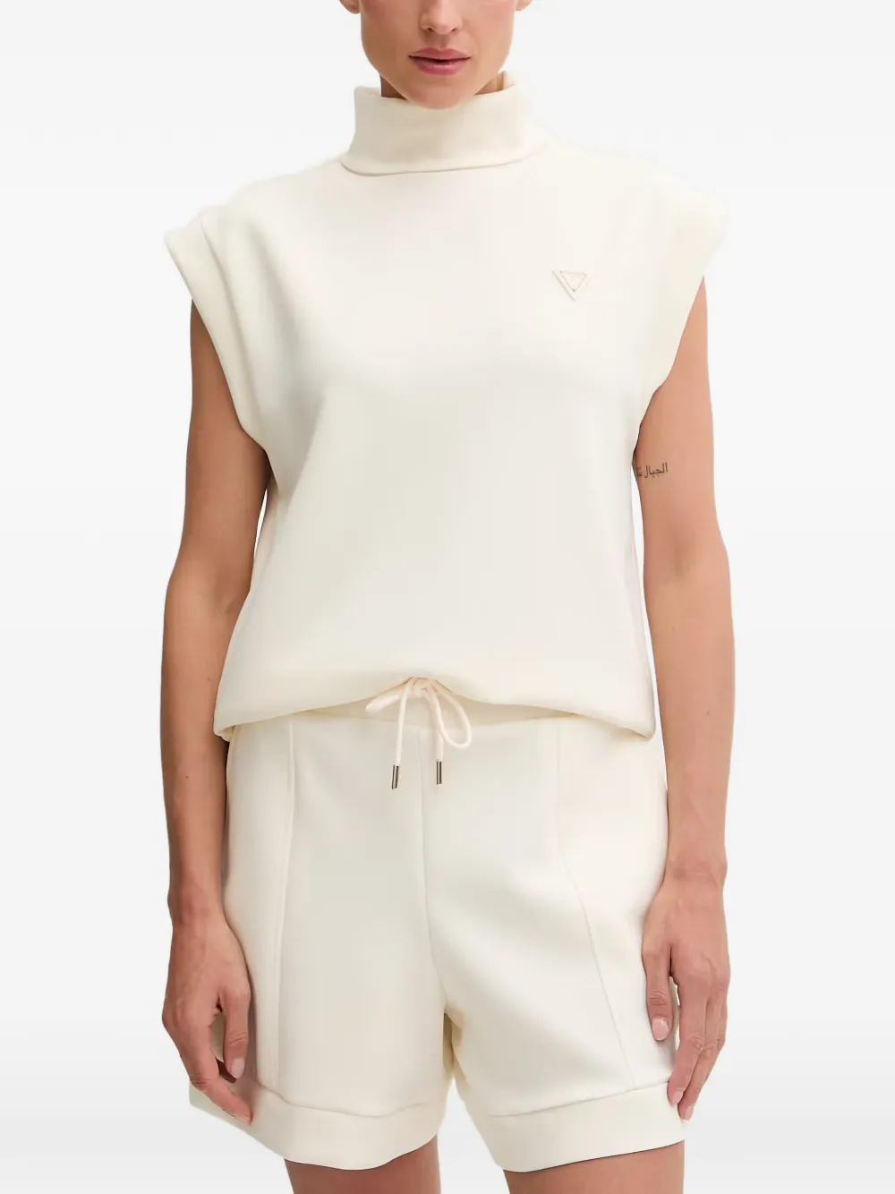 GUESS USA high-neck logo-plaque top - Toni neutri