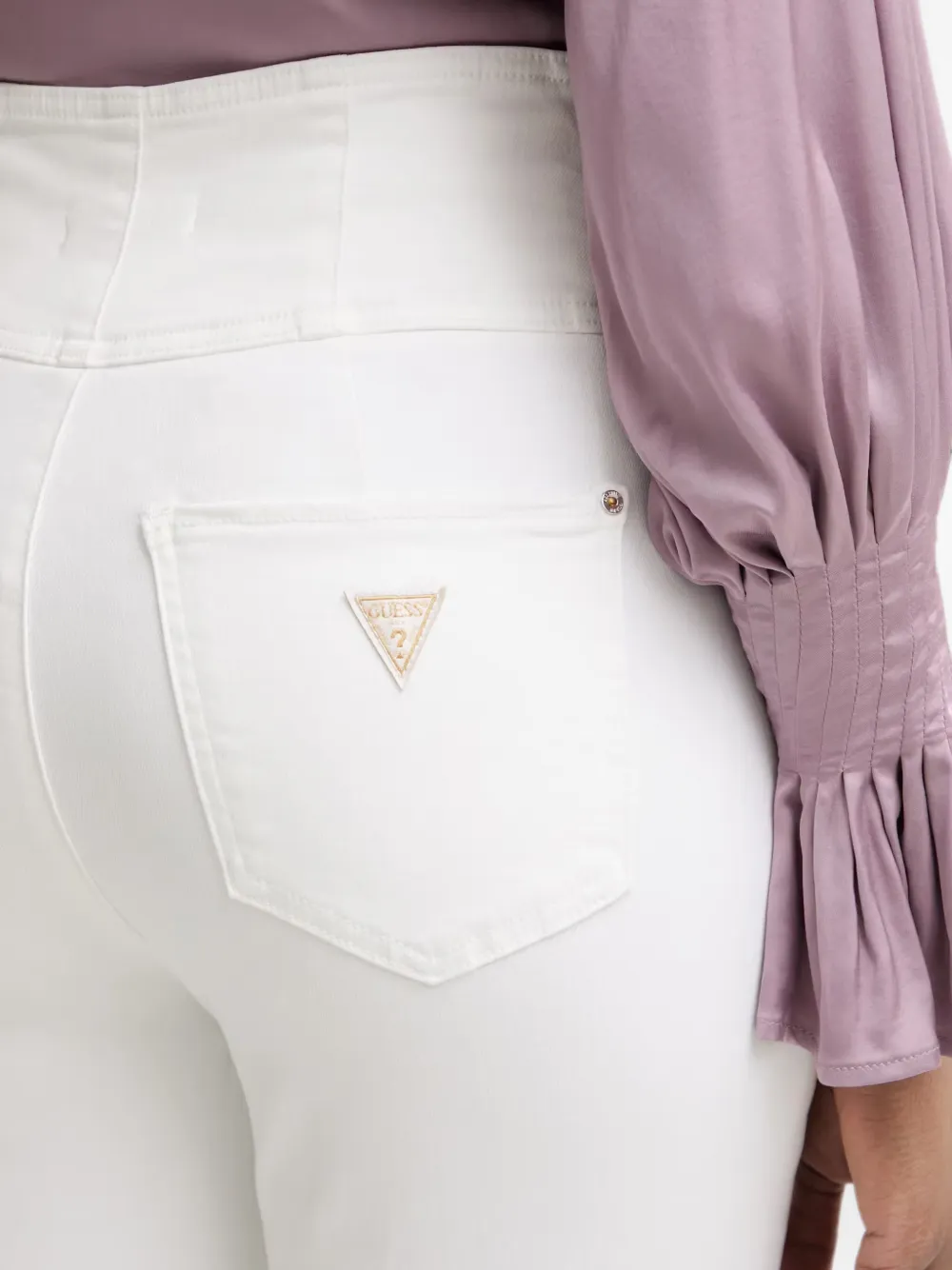 GUESS USA Flared jeans verfraaid met knopen Wit