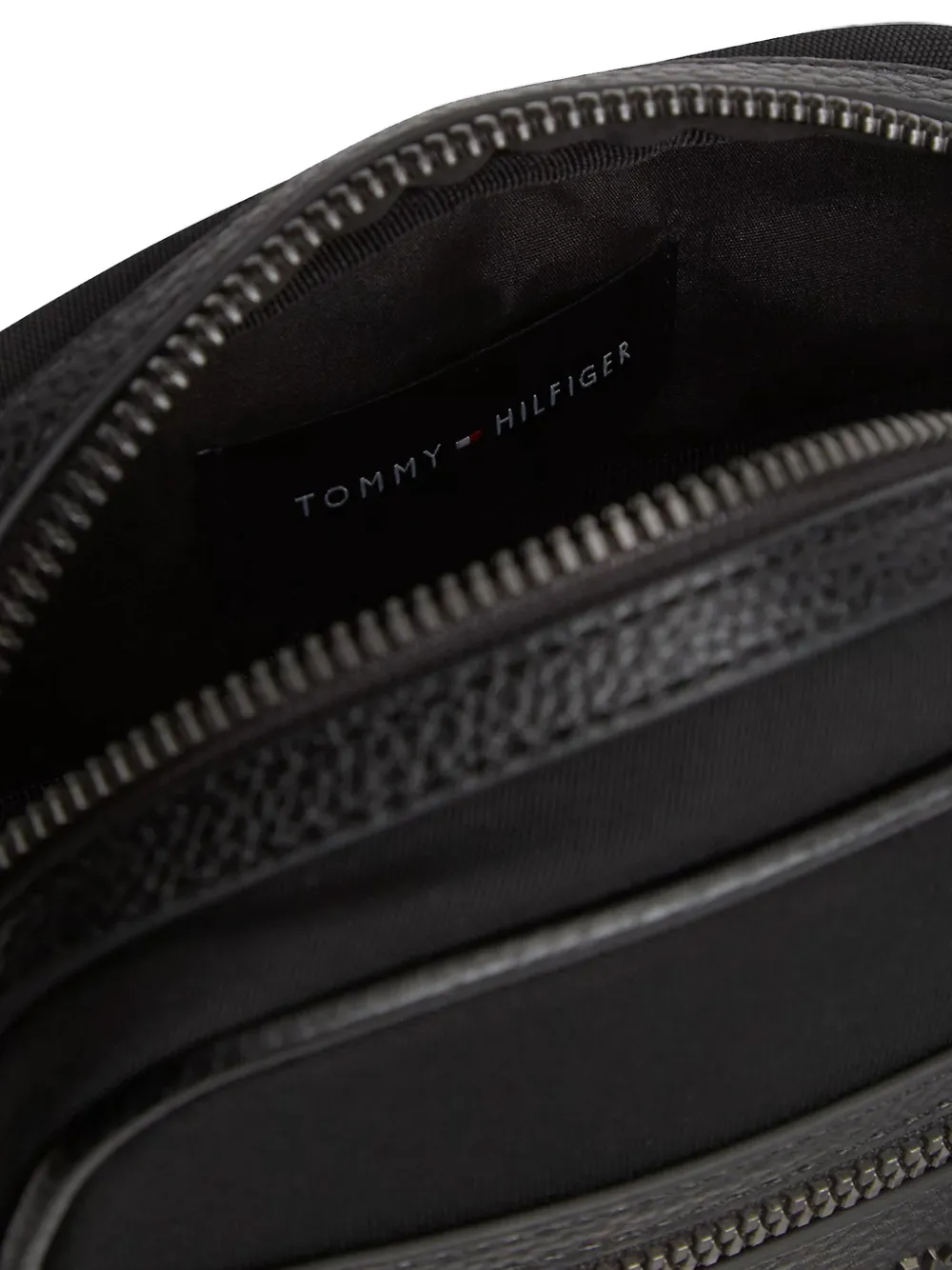 Tommy Hilfiger Schoudertas met rits en logoplakkaat Zwart