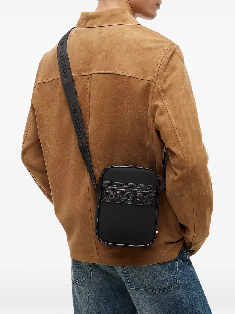 Tommy Hilfiger Schoudertas met rits en logoplakkaat Zwart