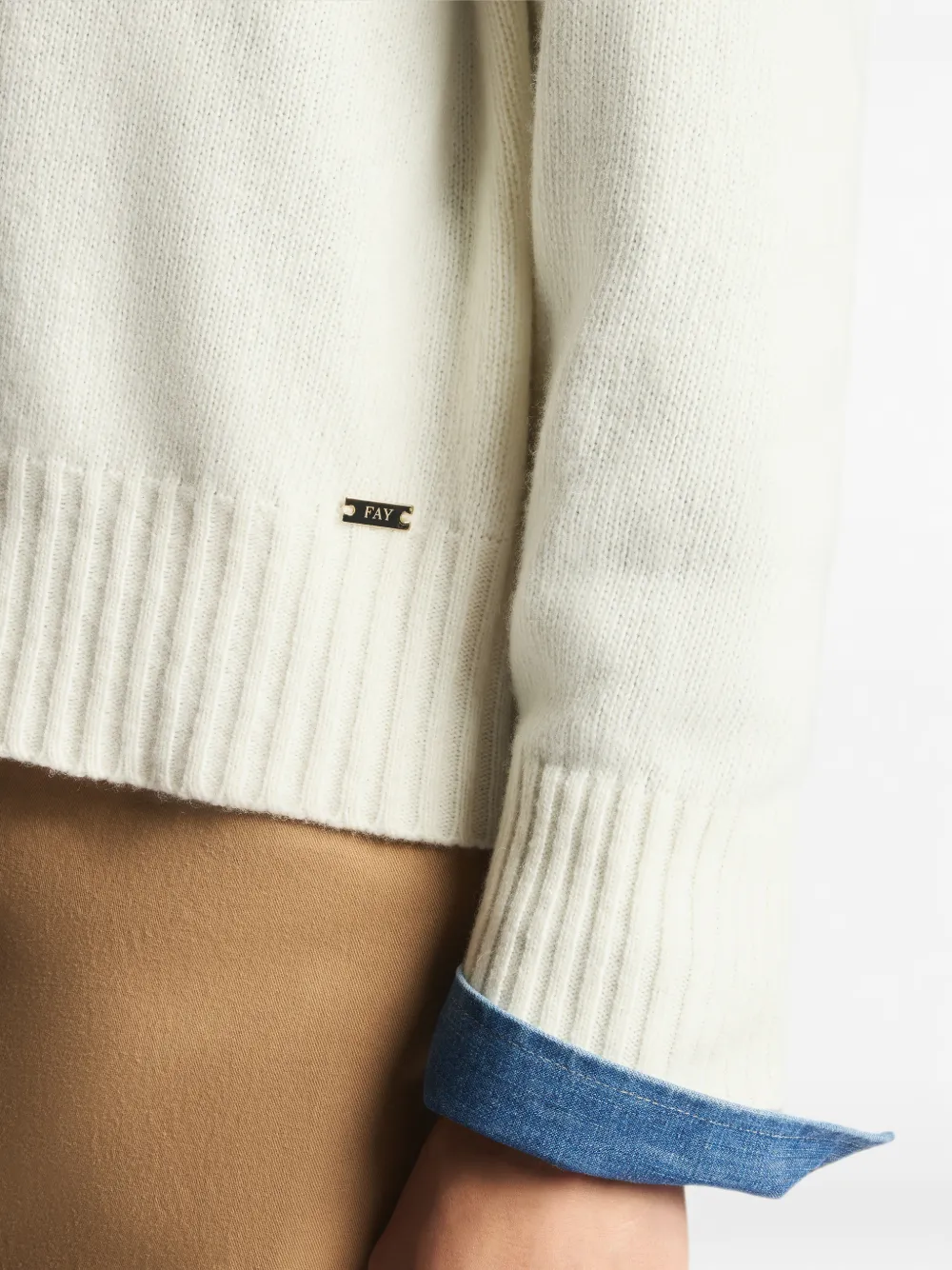 Fay Trui met logoplakkaat en ronde hals Beige