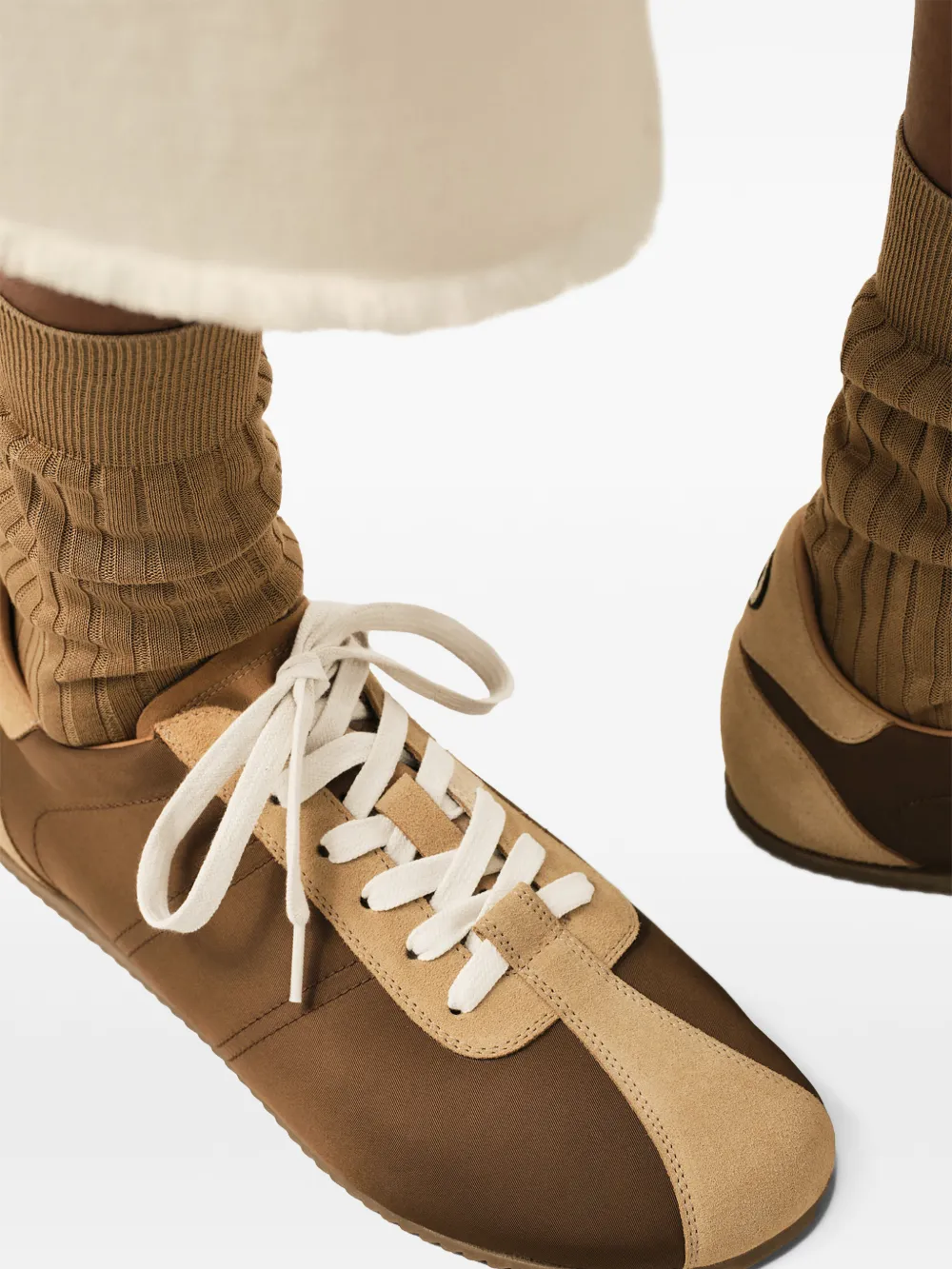 AMI Paris Nylon zachte sneakers Bruin