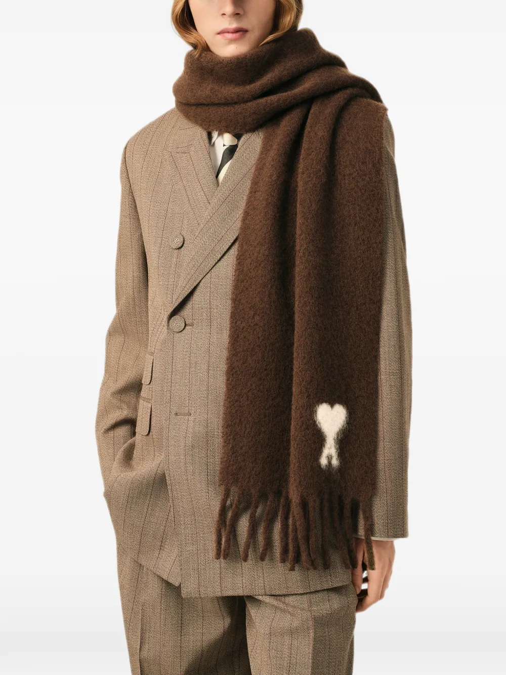 AMI Paris Alpaca sjaal met Ami de Coeur Bruin