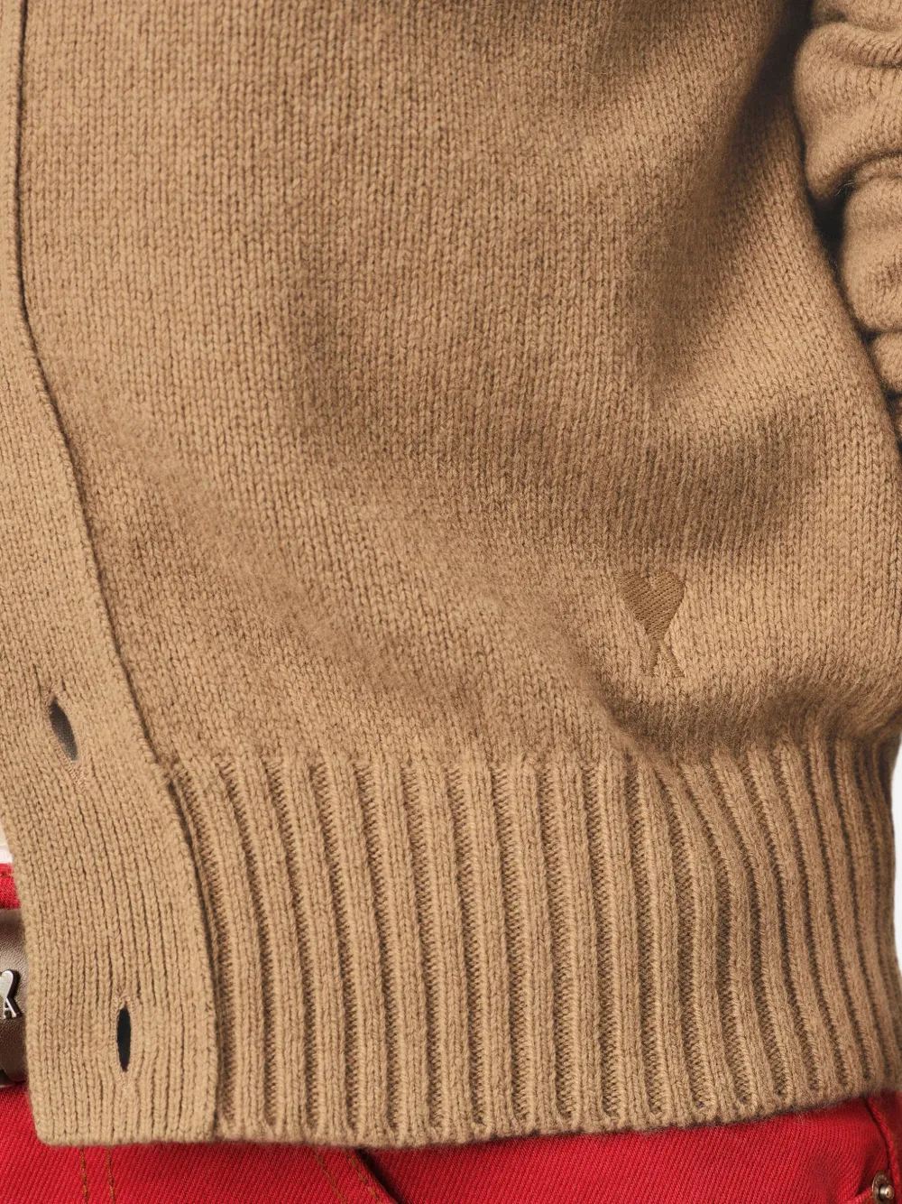 AMI Paris Kasjmier vest met Ami de Coeur en ronde hals Beige