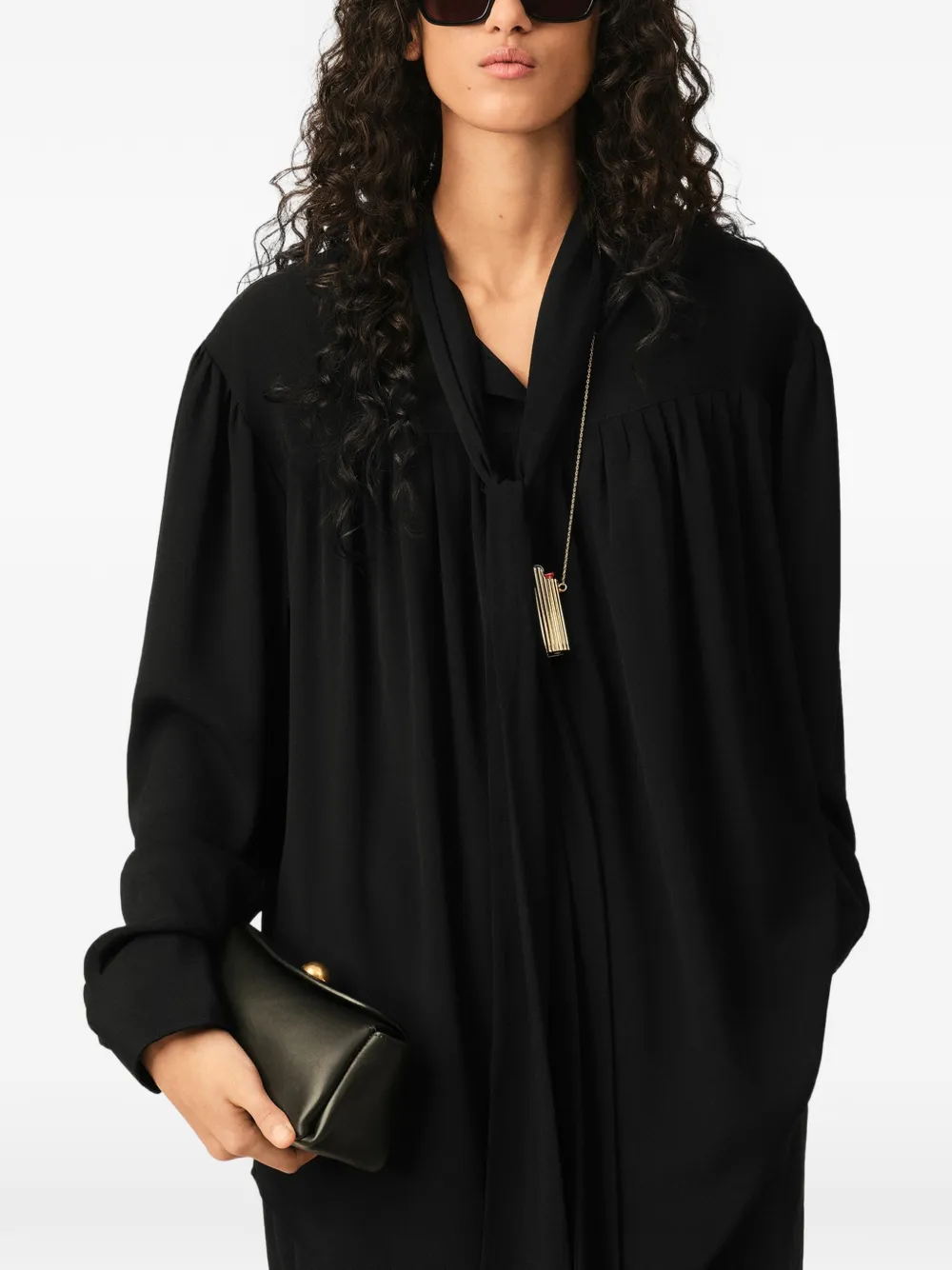 AMI Paris lavalliere zijden blouse Zwart