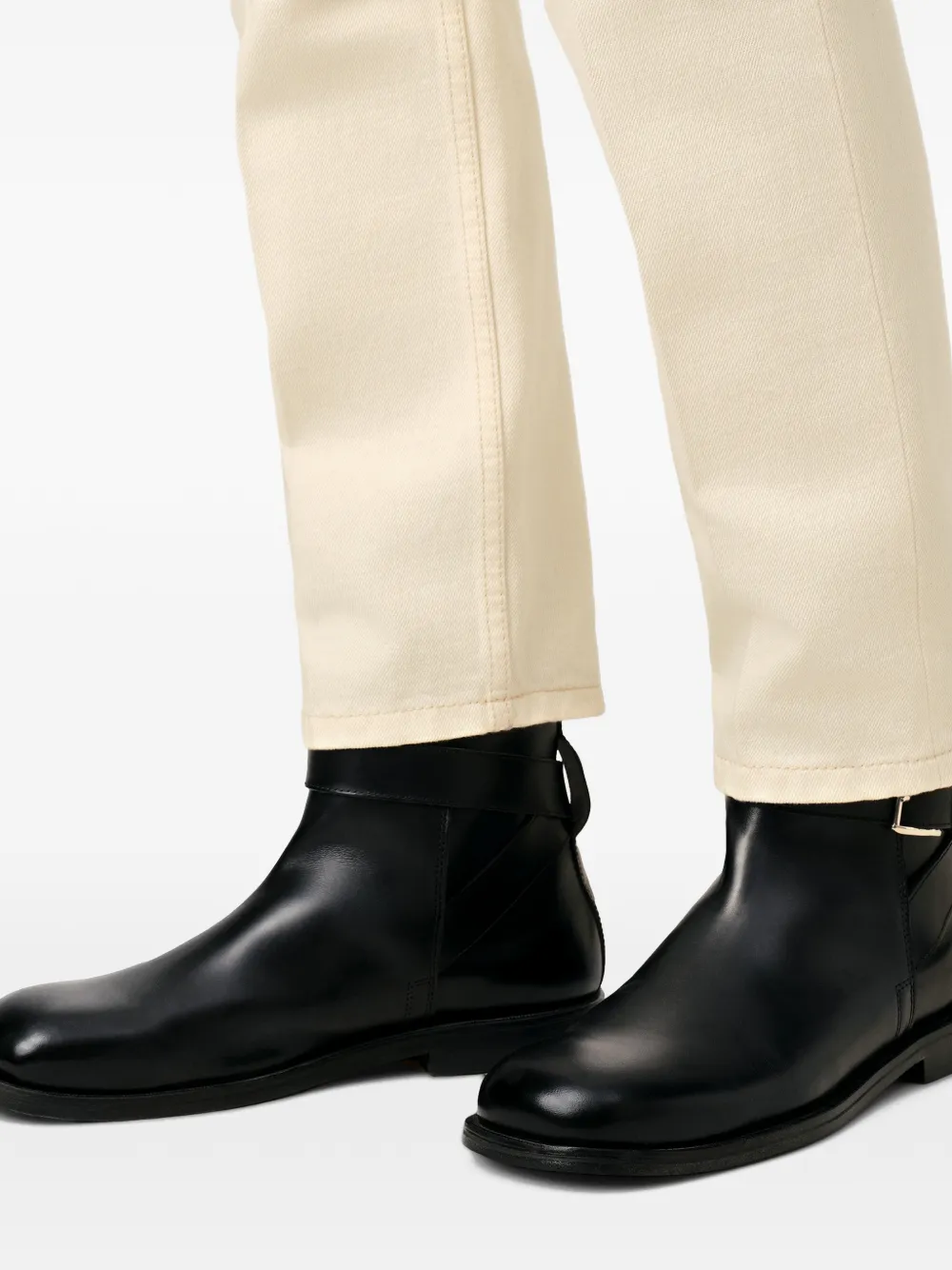 AMI Paris buckle cow leather boots Zwart