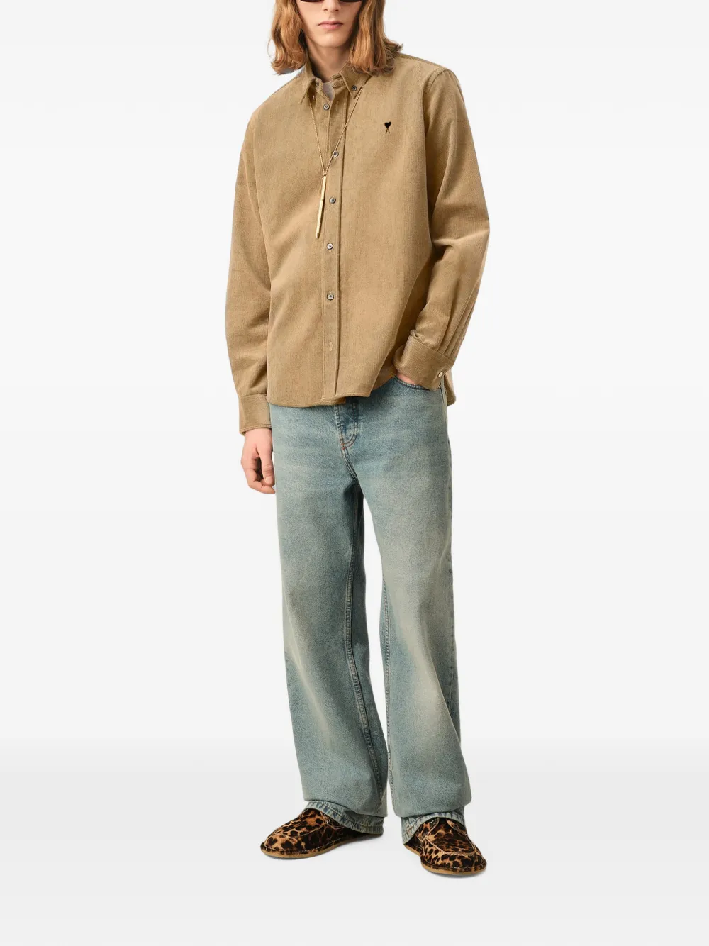 AMI Paris Ribfluwelen overhemd met Ami de Coeur Beige