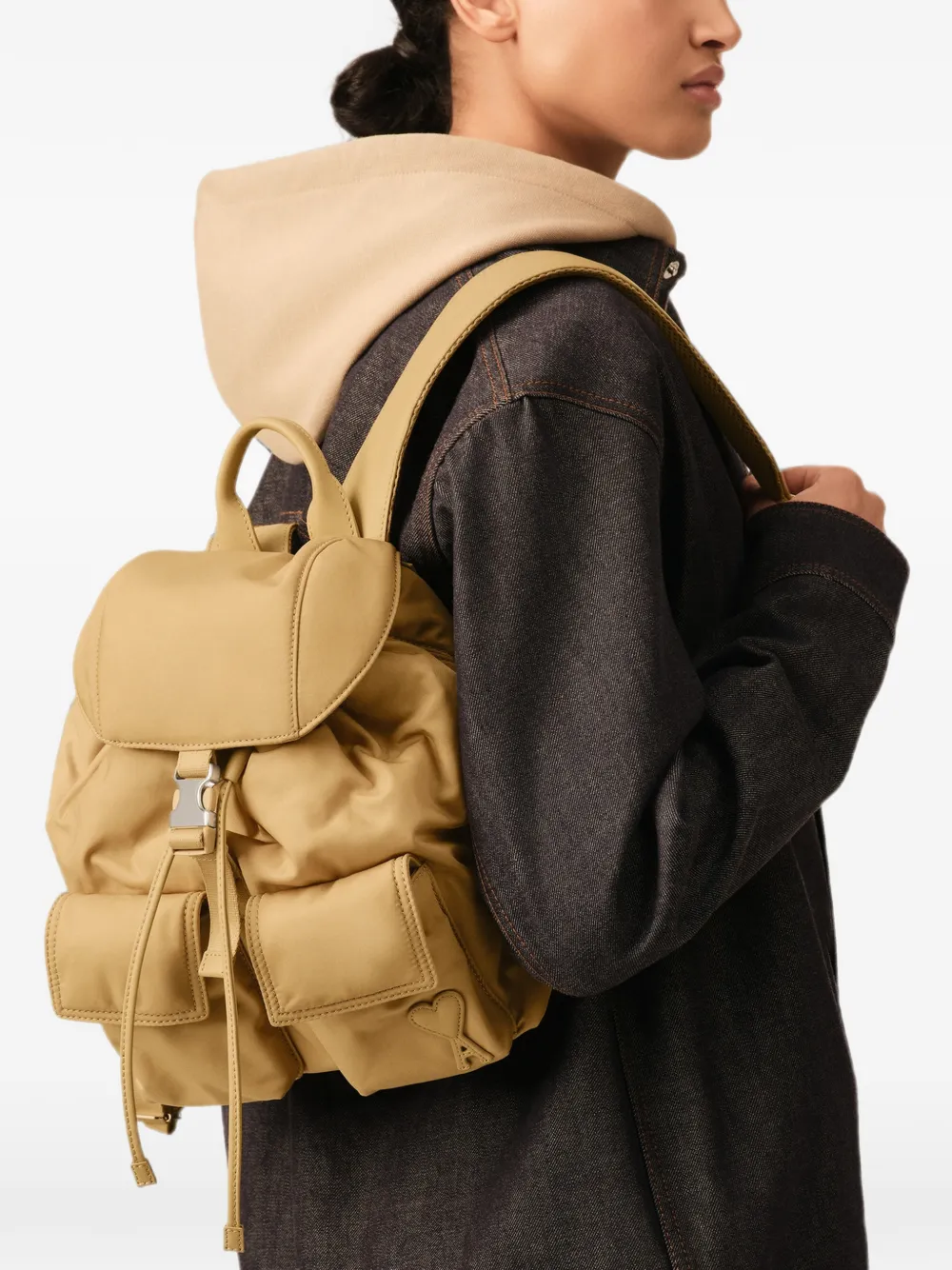 AMI Paris Kleine Marcel nylon rugzak met klep Beige