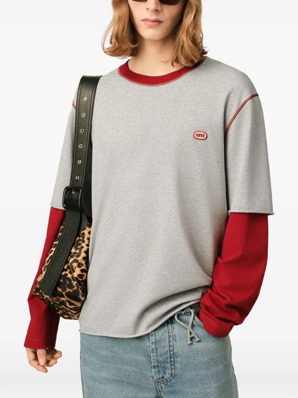 AMI Paris Katoenen T-shirt met dubbele mouwen met Ami-patch Grijs