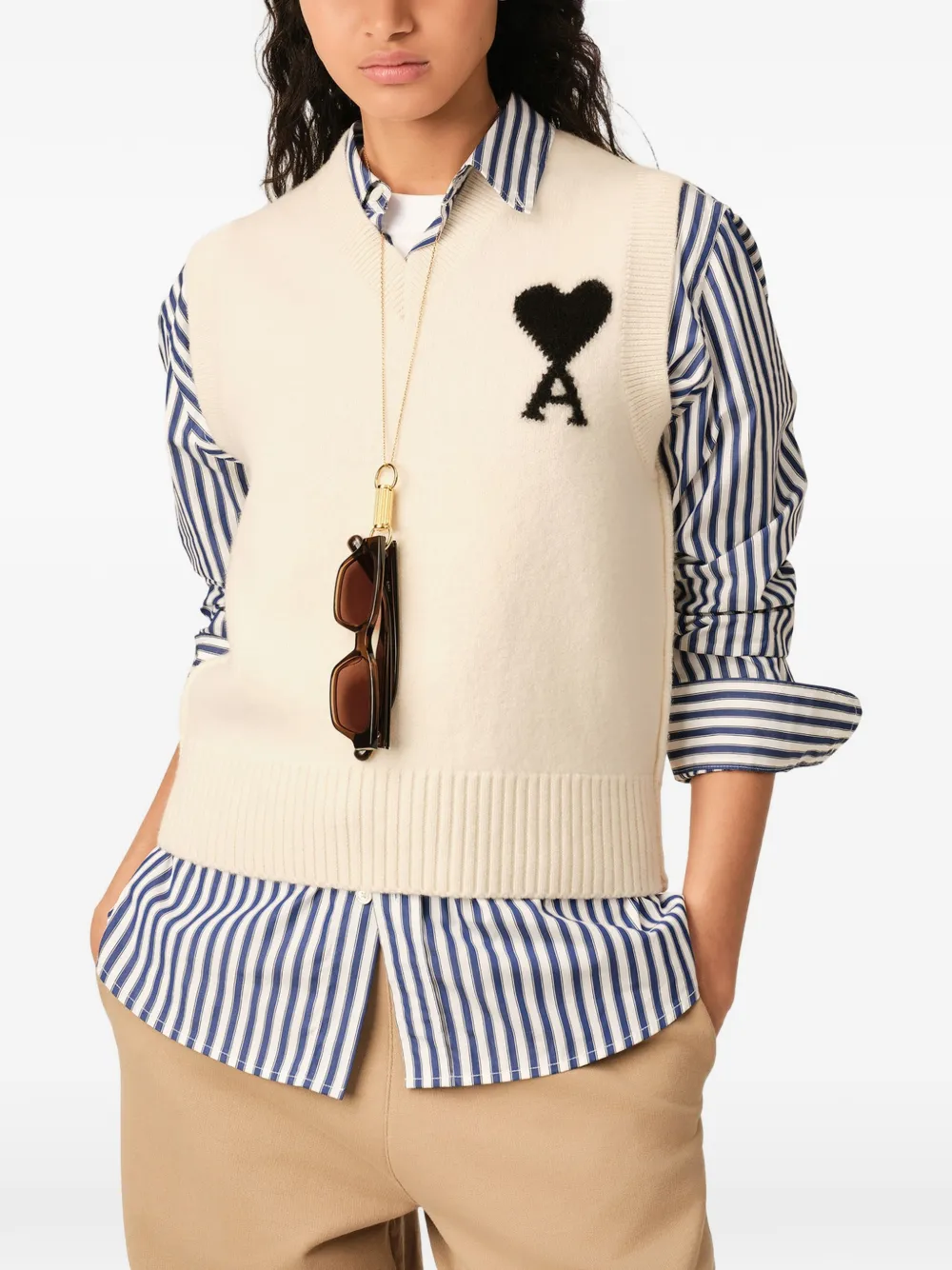 AMI Paris Mouwloze wollen trui met Ami de Coeur Beige