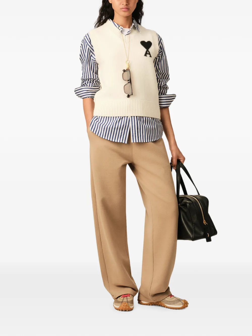 AMI Paris Mouwloze wollen trui met Ami de Coeur Beige