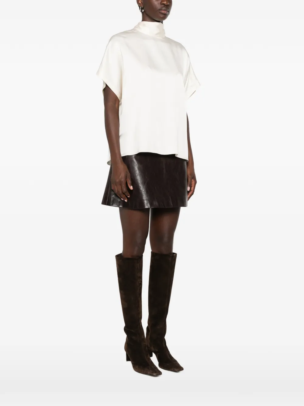 Brunello Cucinelli Zijden blouse met hoge hals Beige