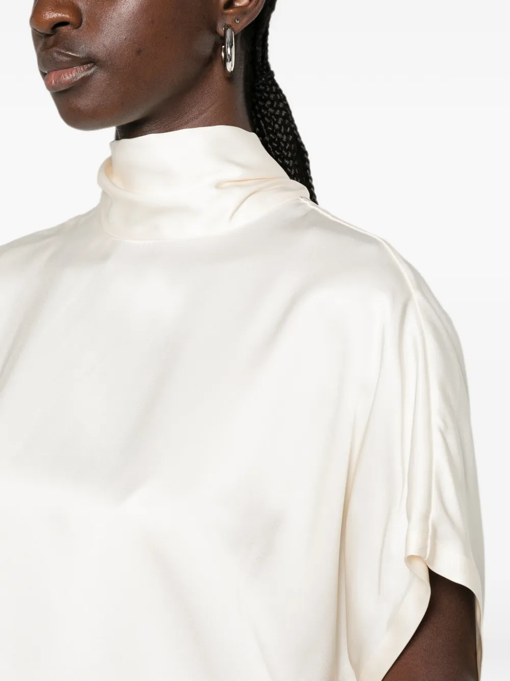 Brunello Cucinelli Zijden blouse met hoge hals Beige