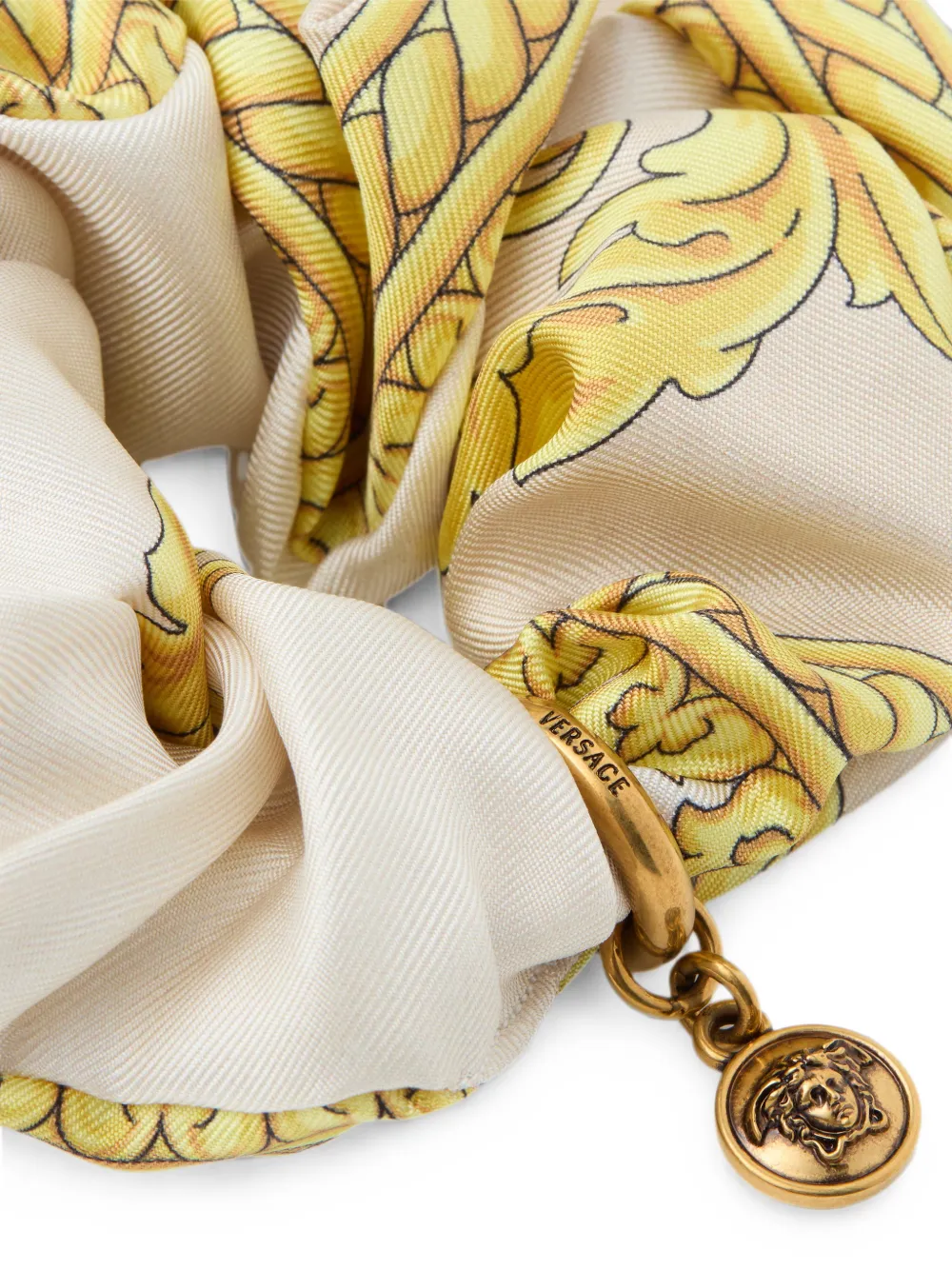 Versace Scrunchie met Medusa-hanger en Barocco-print Beige