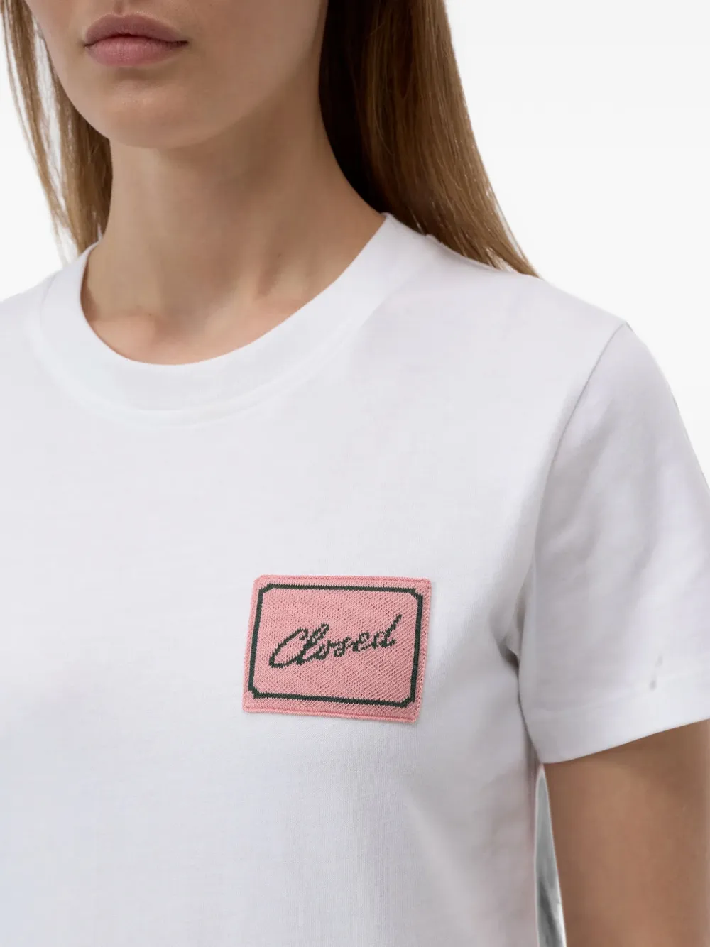 Closed T-shirt met logopatch Wit
