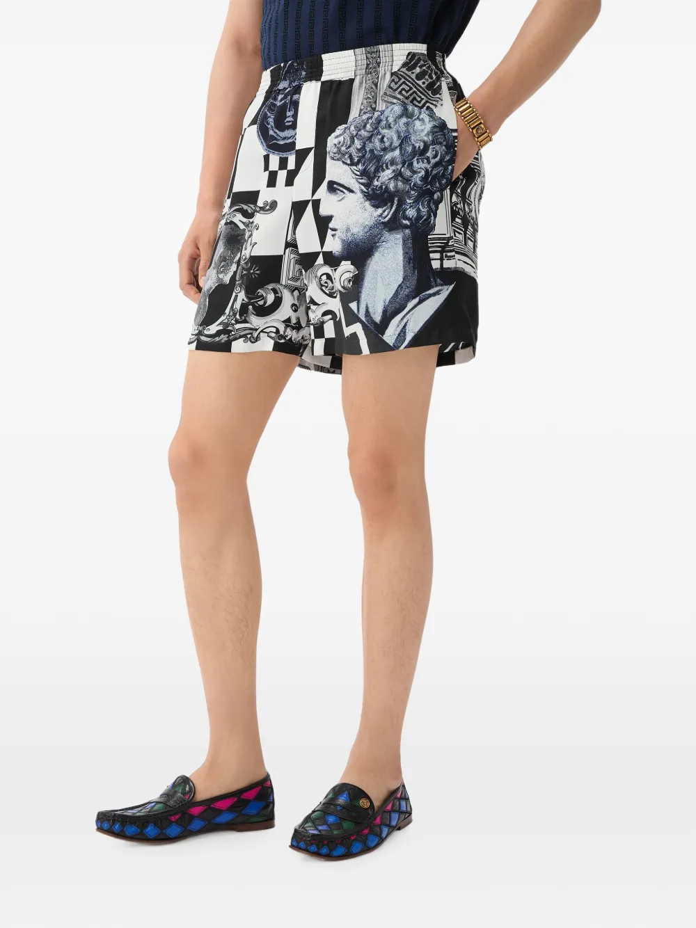 Versace Zijden twill shorts met print Zwart