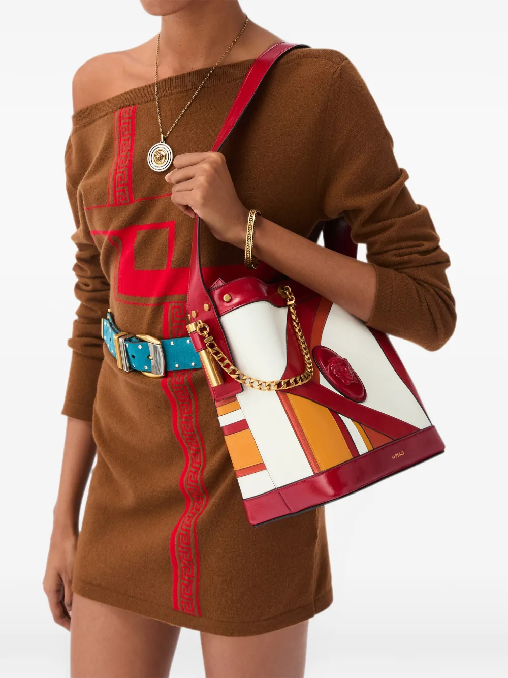 Versace Kleine Pivot leren bucket-tas met patchwork Rood