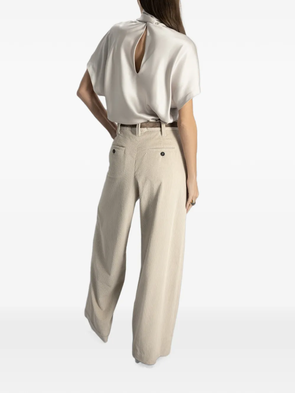 Brunello Cucinelli Blouse met gestrikte hals en korte mouwen Beige