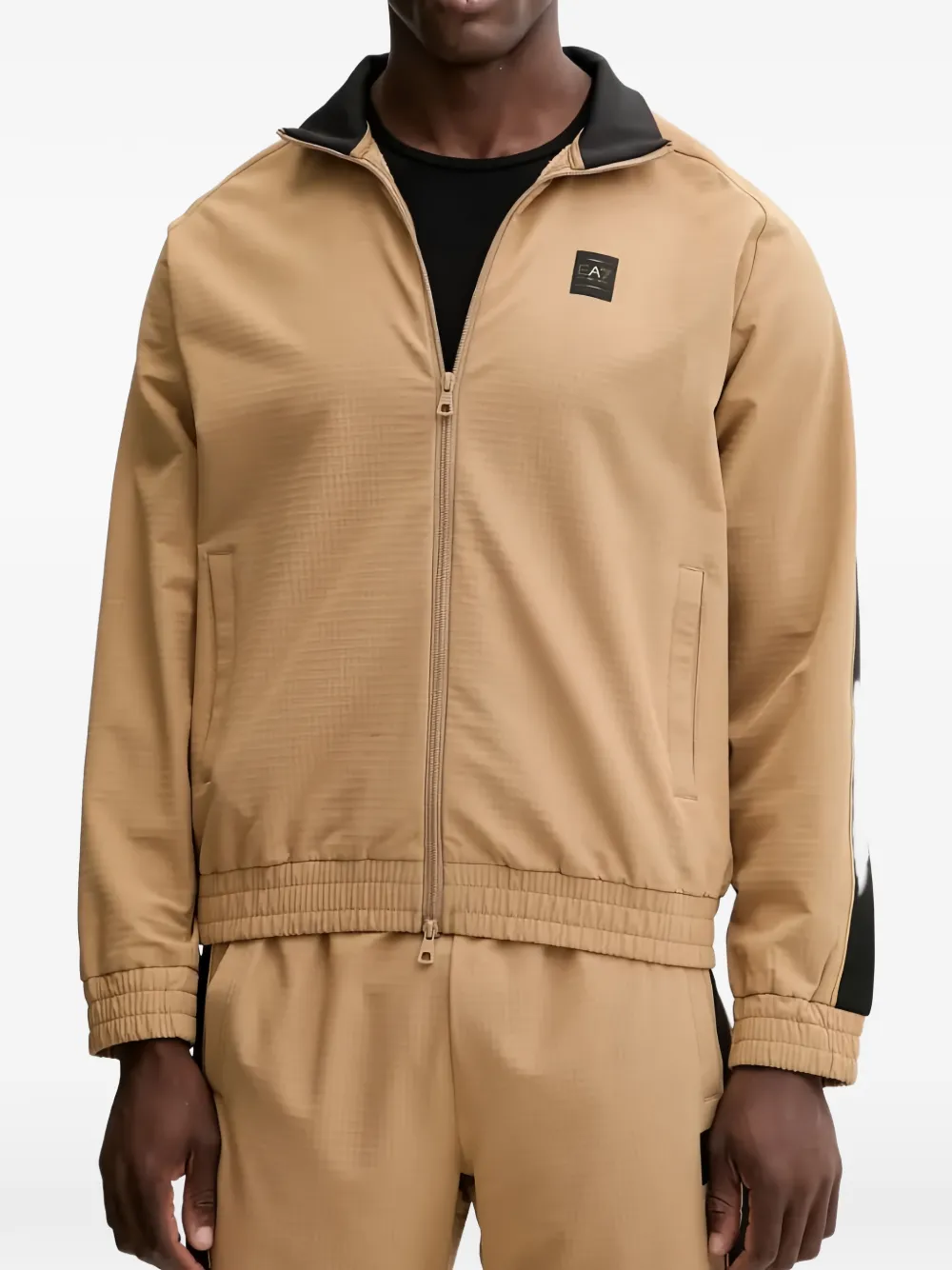 Ea7 Emporio Armani logo-patch zip-up jacket - Toni neutri