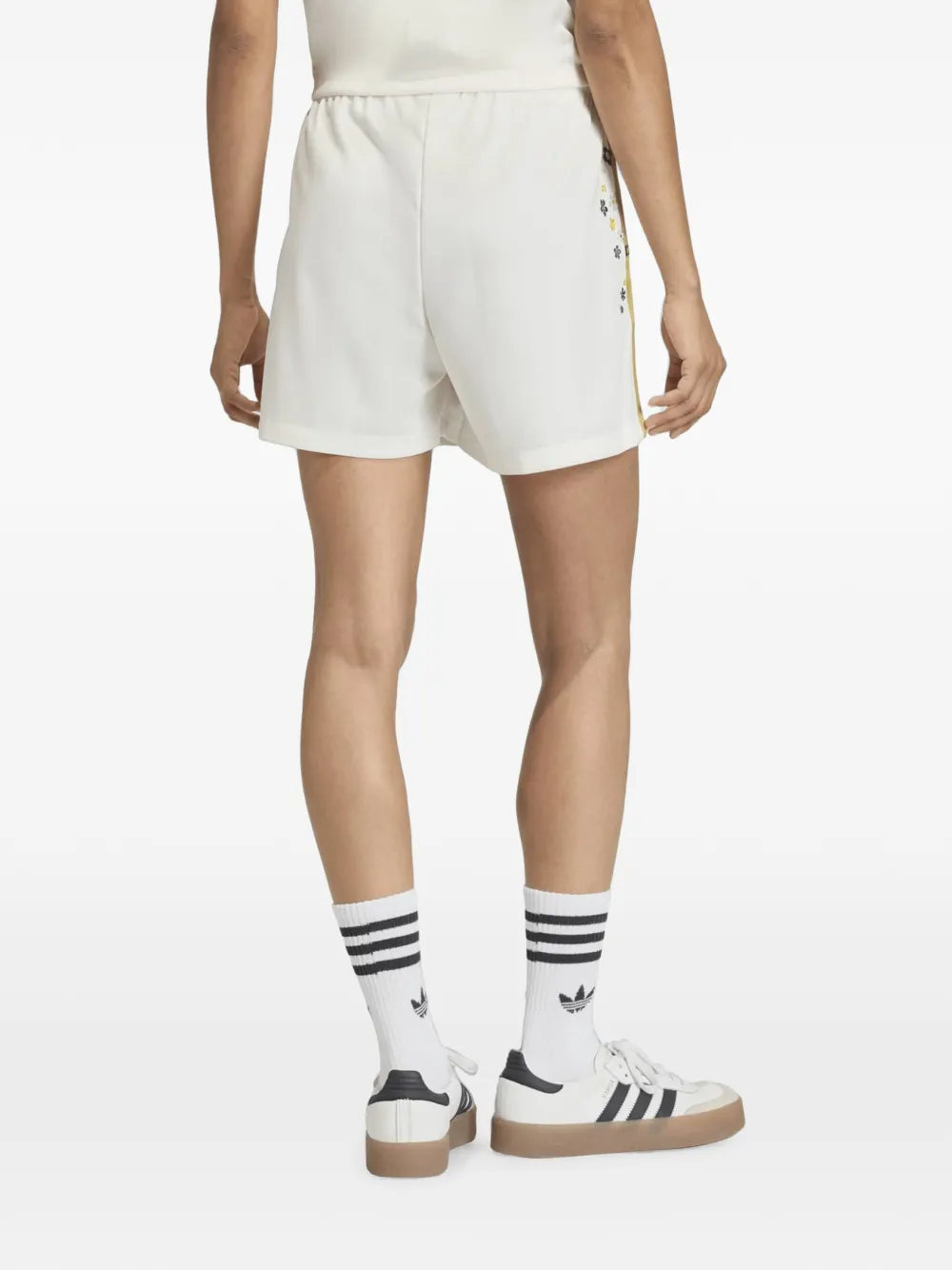 adidas x Liberty London shorts met geborduurde bloemen en zijstreep Wit