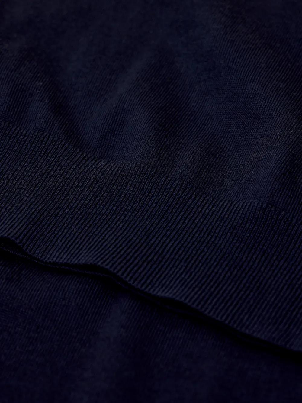 Closed crew-neck organic-wool sweater Blauw
