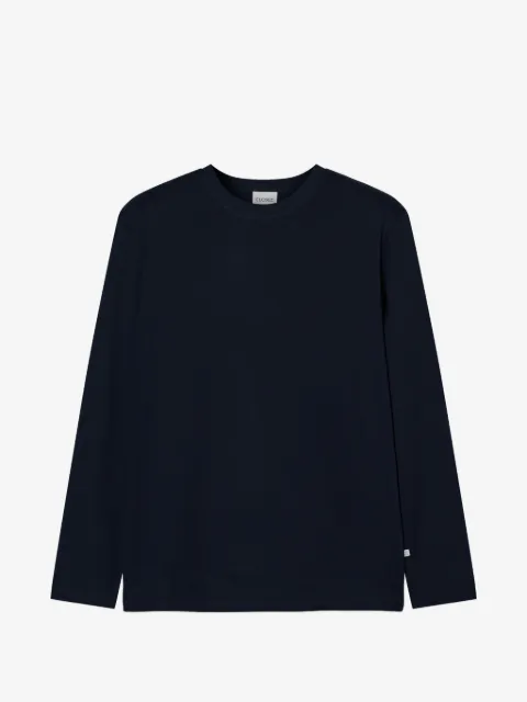 Closed long-sleeve T-shirt