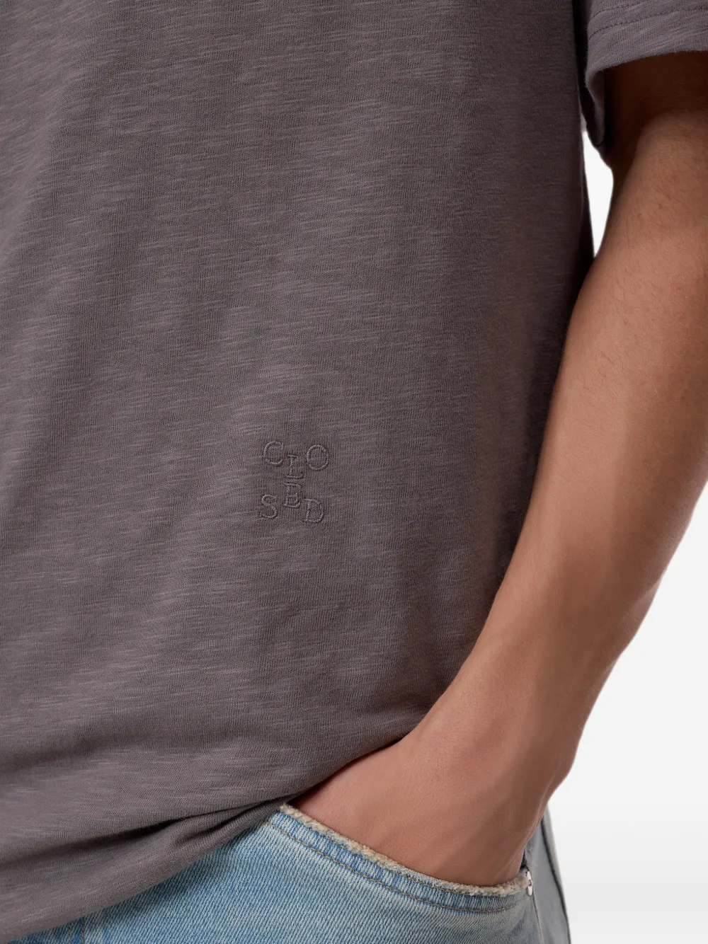 Closed T-shirt met geborduurd logo Grijs
