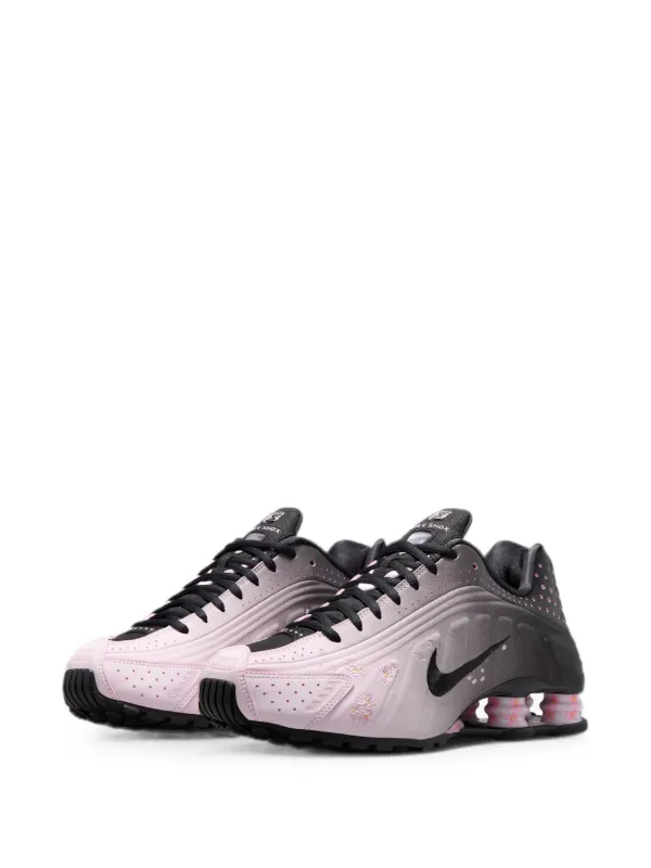 Nike Shox R4 Sneakers | Black | FARFETCH