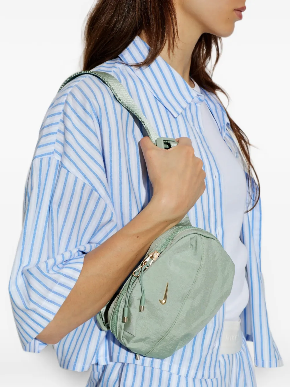 Nike Aura logo-plaque cross-body bag Groen