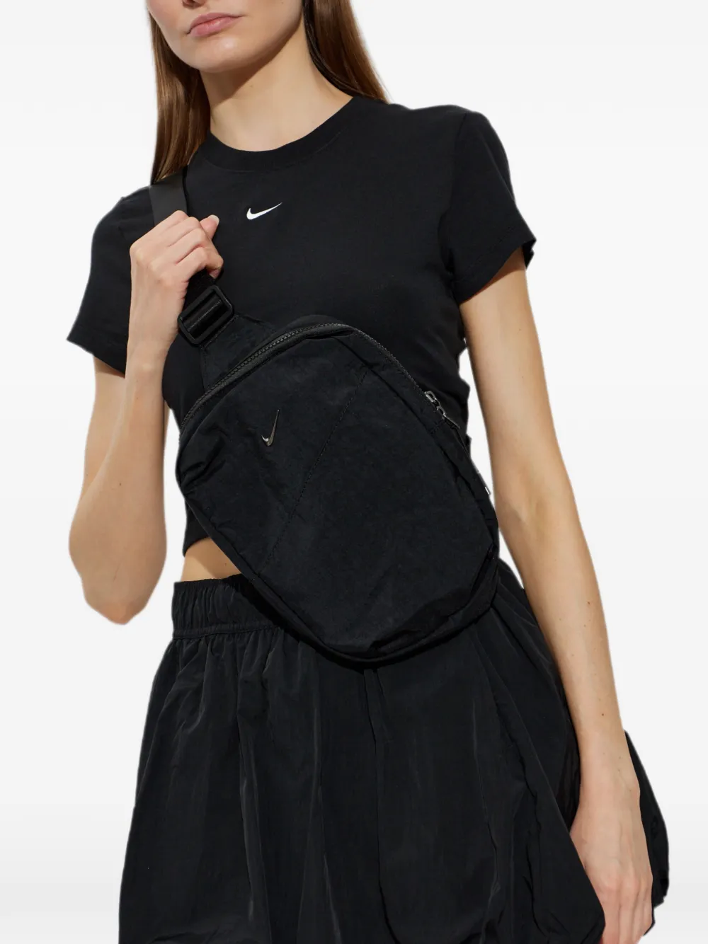 Nike Aura logo-plaque crossbody bag Zwart