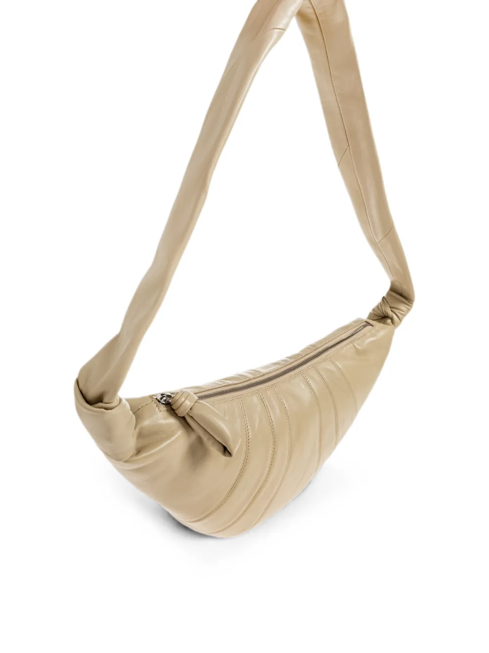 LEMAIRE Croissant schoudertas van lakleer Beige