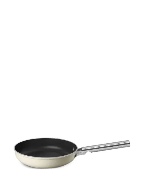 Smeg sartén con asa remachada