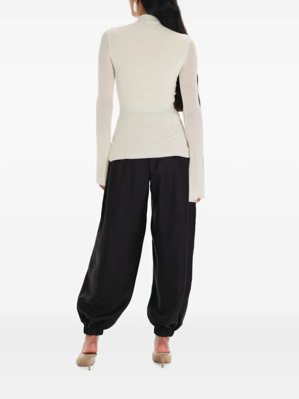 MANURÍ Leyla blouse met flared mouwen en verfraaide knoop Wit
