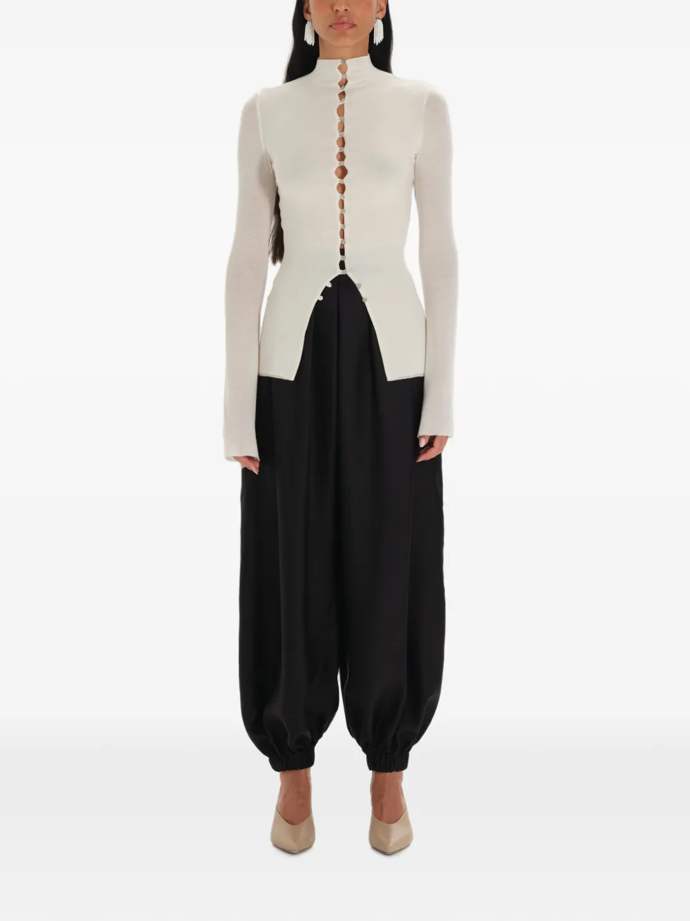 MANURÍ Leyla blouse met flared mouwen en verfraaide knoop Wit