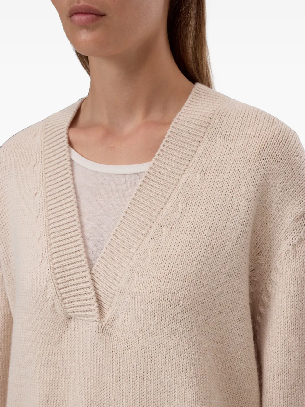 Closed V-neck long-sleeve sweater Beige