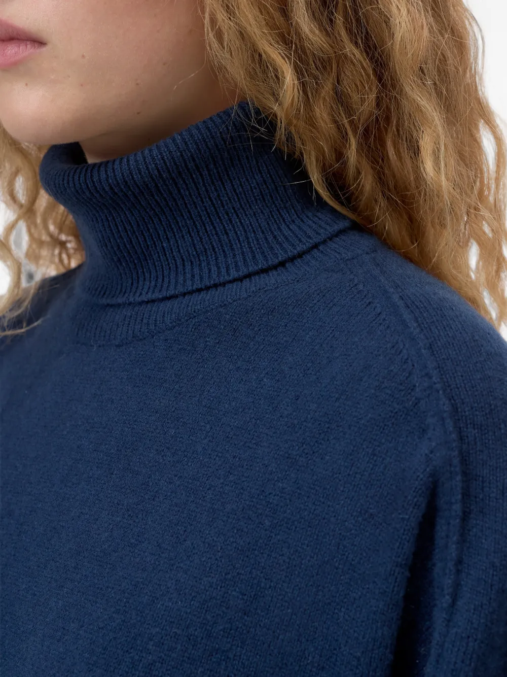 Closed Coltrui met verlaagde schouders Blauw