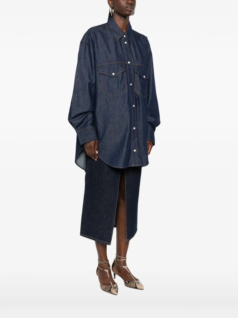 KHAITE Christensen denim blouse met contrasterende stiksels Blauw