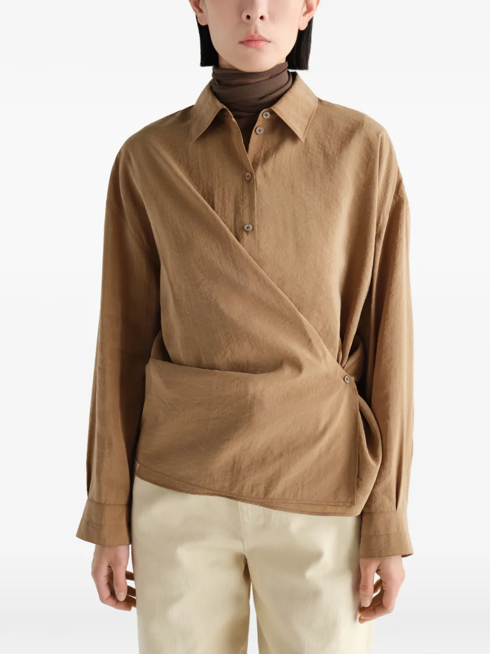 LEMAIRE Zijden blouse met rechte kraag en gedraaid detail Bruin