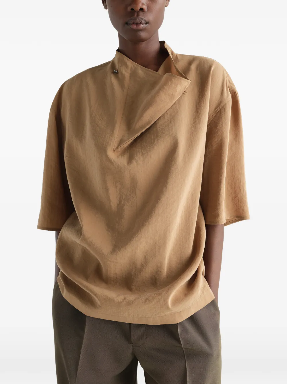 LEMAIRE Top met zachte kraag van zijde Beige