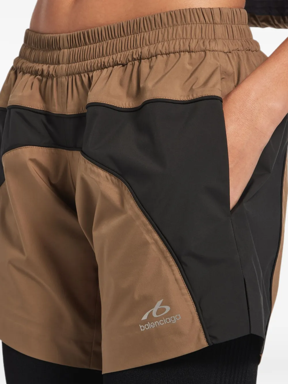Balenciaga Shorts met logoprint Bruin