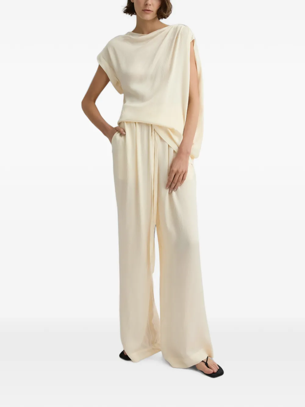 BONDI BORN Ardea gedrapeerde satijnen blouse Beige