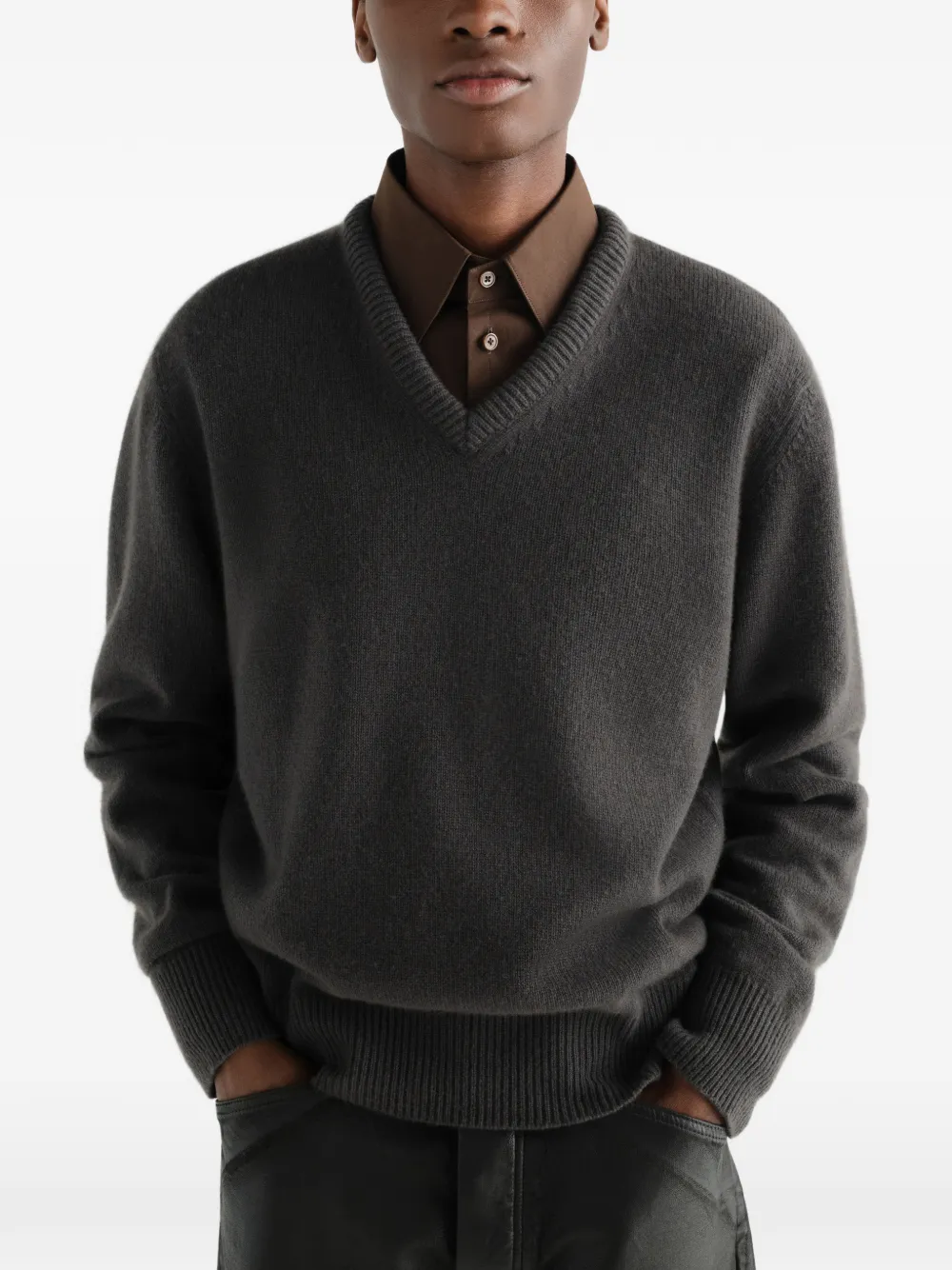 LEMAIRE V-neck Sweater in Cashmere in Grey, view 3