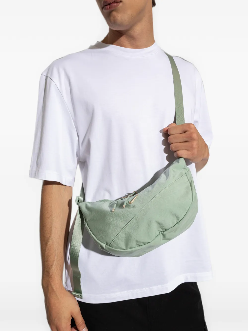 Nike Aura logo-plaque cross body bag Groen